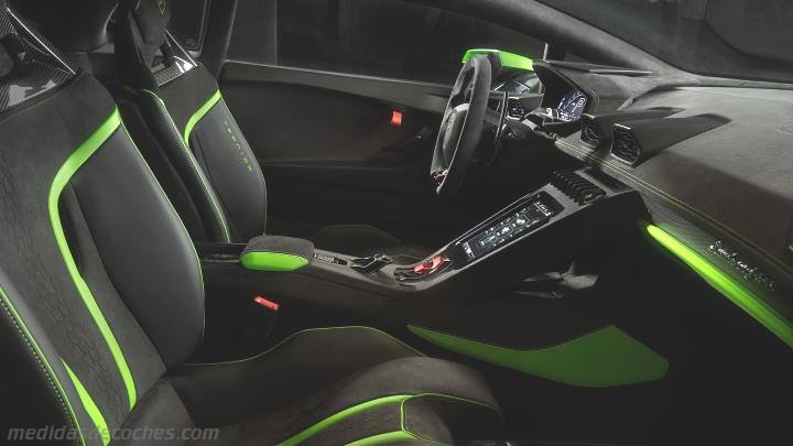 Interior Lamborghini Huracán Tecnica 2022