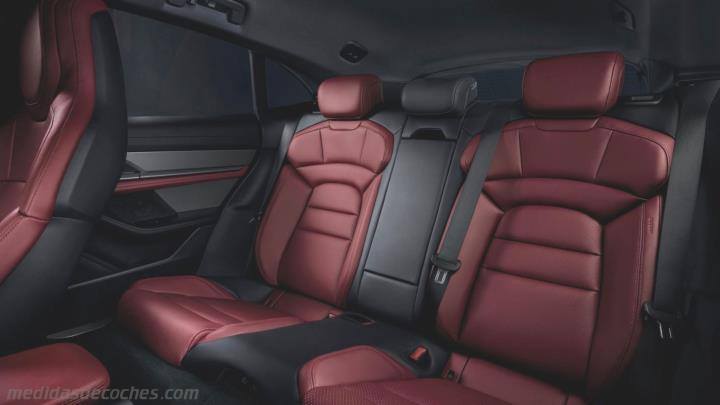 Interior Porsche Taycan Sport Turismo 2022