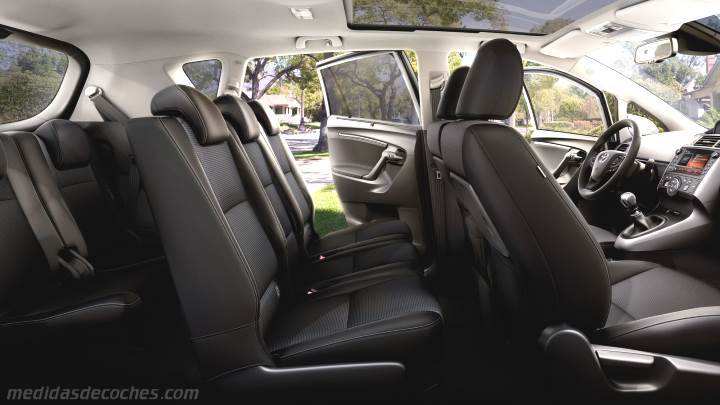 Interior Toyota Verso 2013